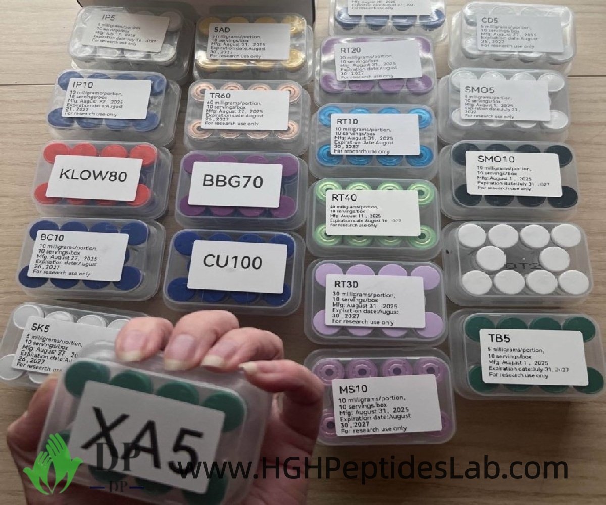 Peptide vial kits with mixed colored caps in plastic trays